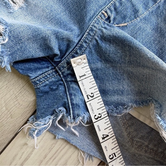 Abercrombie & Fitch distressed denim overall shorts - Picture 4 of 5